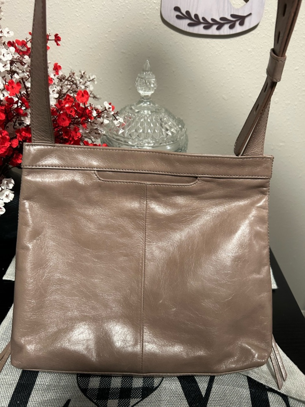 HOBO Taupe Leather Crossbody with Matching Taupe Wallet - Picture 2 of 16